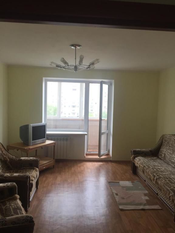 Апартаменты Квартира в новостройке с двумя спальнями , залом и кухней , для путешествующей семьи с детьми Ровно