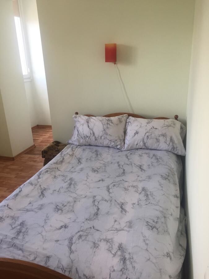 Апартаменты Квартира в новостройке с двумя спальнями , залом и кухней , для путешествующей семьи с детьми Ровно